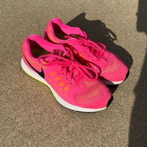 Women’s Nike shoes